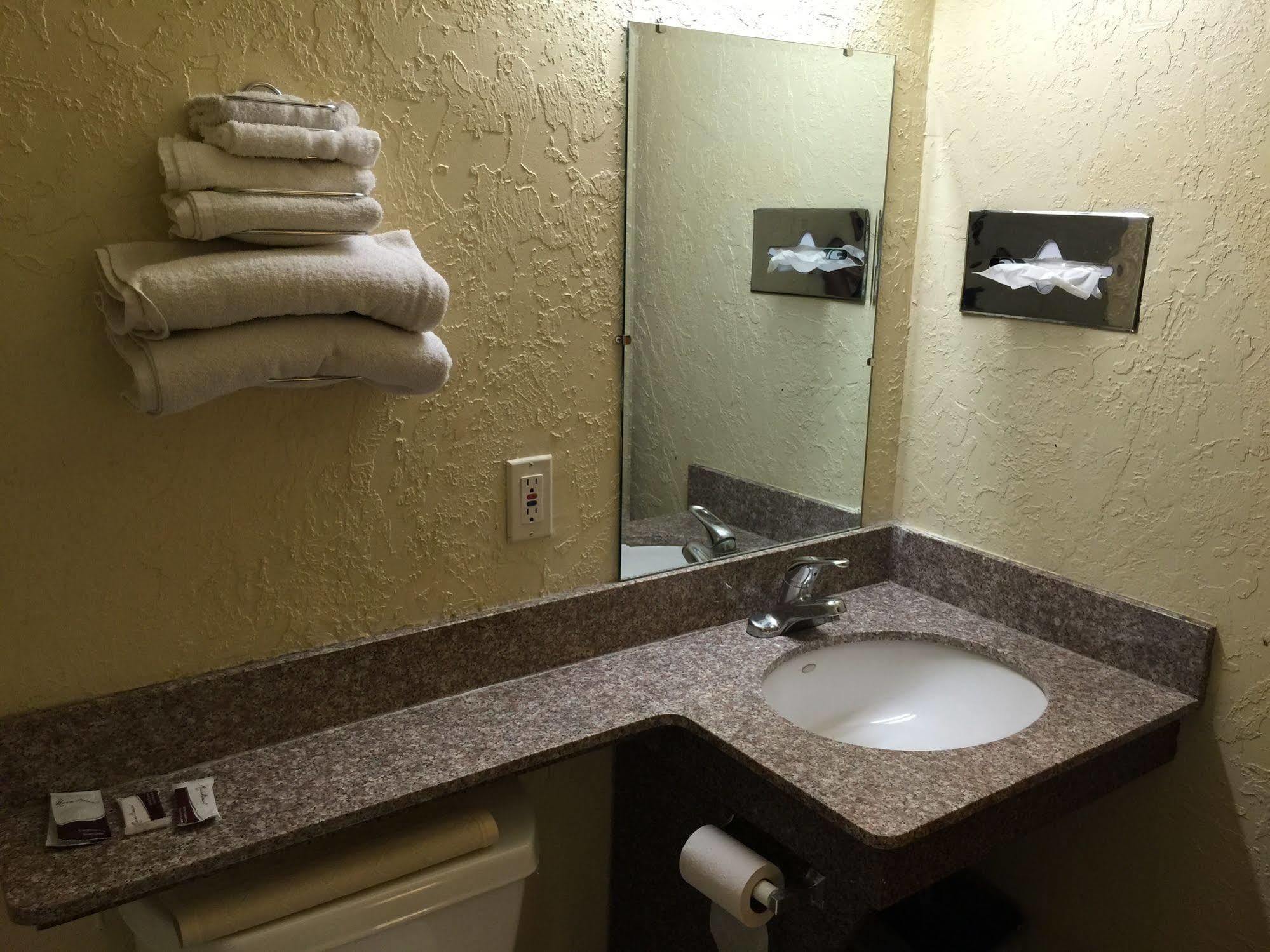 Encore Motel Farmington Bagian luar foto